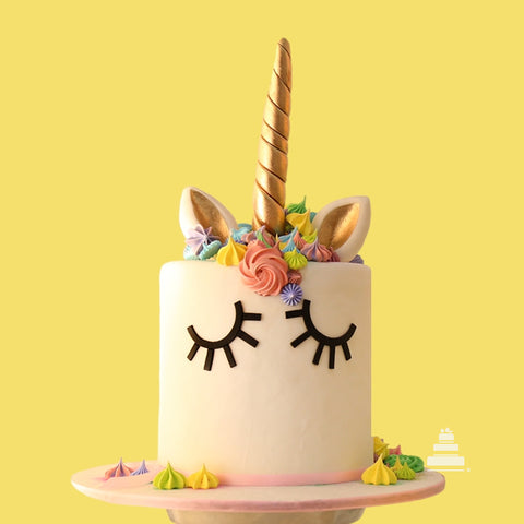 Unicornio Cake, pastel con forma de unicornio decorado con merengues